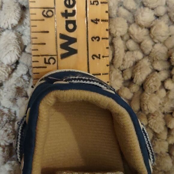 Baby boat shoes, new without box, velcro fastener Navy sueded material - Picture 2 of 4